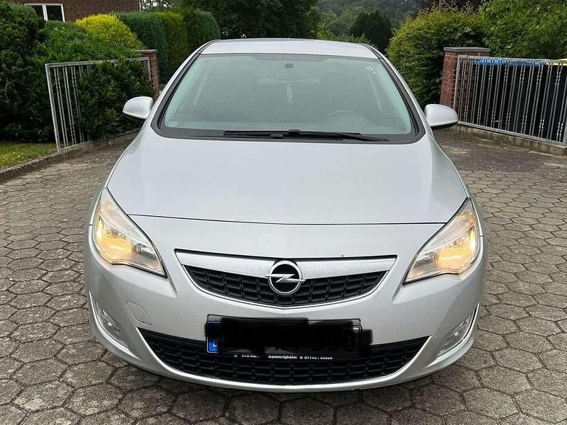 Silber Gebraucht 2011 Opel Astra Selection Limousine | 3.600 € (Guter Preis) - Bild 1/4