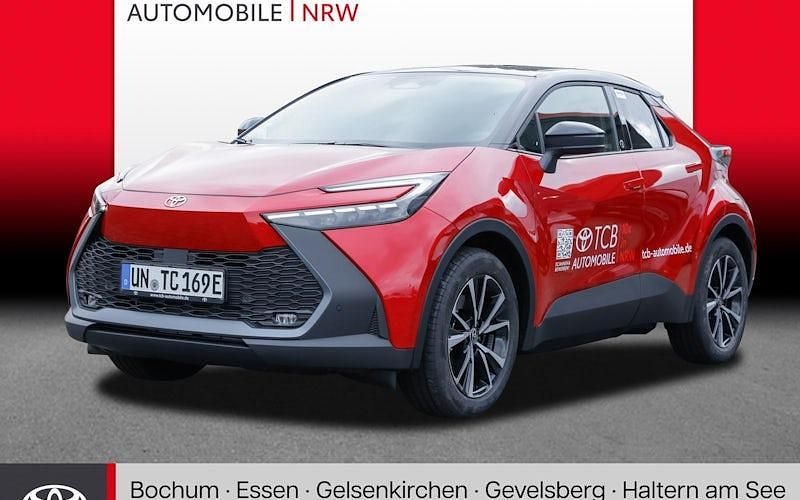 Karmina rot metallic / dach schwarz Gebraucht 2024 Toyota C-HR Team SUV | 37.989 € (Etwas zu teuer) - Bild 1/4