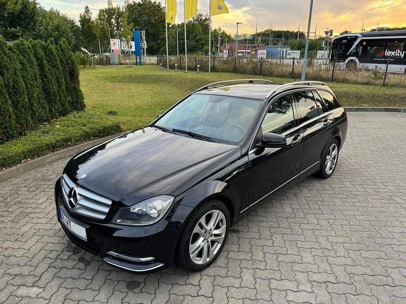 Gebraucht Mercedes C180 Avantgarde 156 PS (114 kW) 2013 Schwarz Limousine