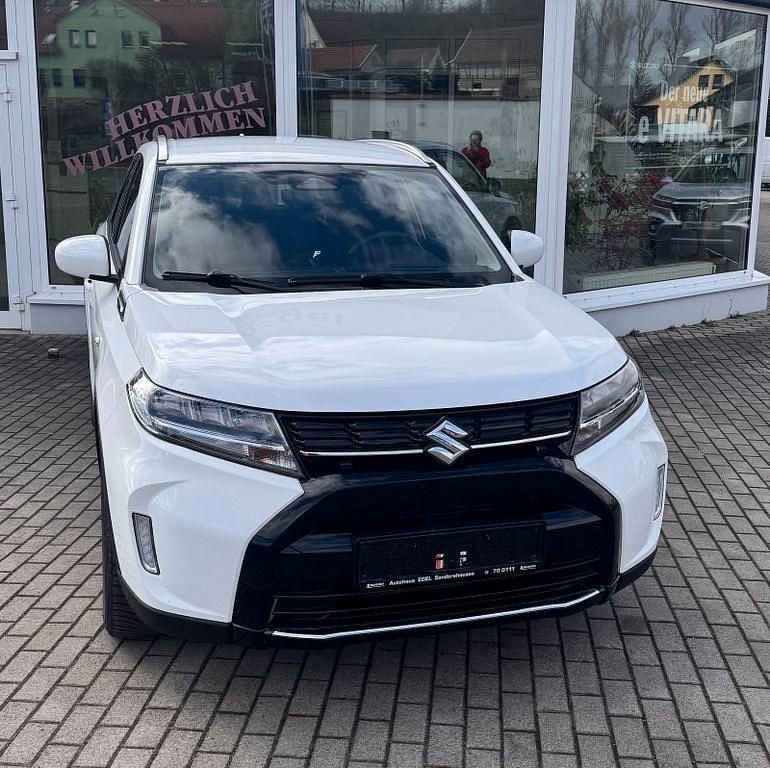 Gebraucht Suzuki Vitara Comfort 102 PS (75 kW) 2024 Weiß SUV
