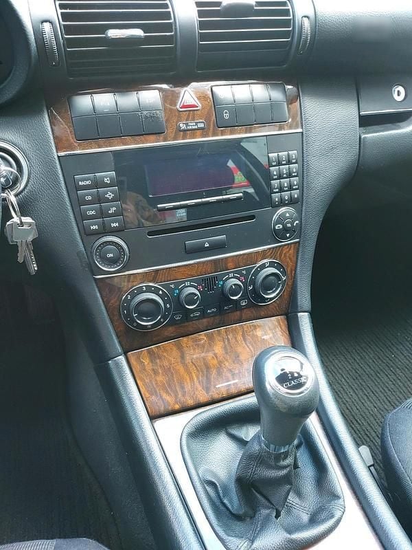 Gebraucht Mercedes C180 140 PS (102 kW) 2005 Schwarz Limousine