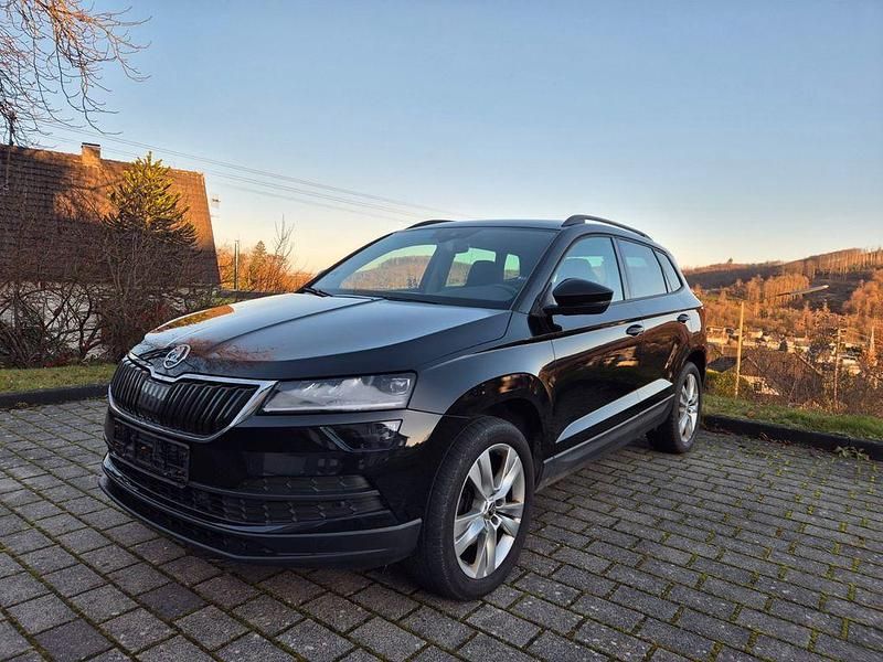 Schwarz Gebraucht 2018 Skoda Karoq Sport SUV | 15.390 € (Guter Preis) - Bild 1/4