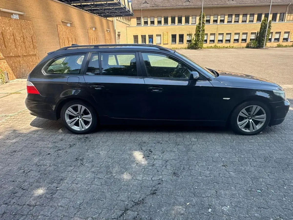 Gebraucht BMW 520 177 PS (130 kW) 2008 Schwarz Kombi