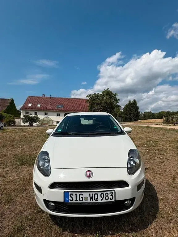Gebraucht Fiat Punto Lounge 77 PS (56 kW) 2016 Weiß Kleinwagen