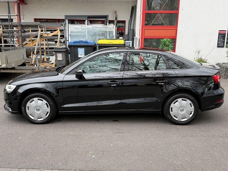 Gebraucht Audi A3 Basis 116 PS (85 kW) 2019 Schwarz Limousine