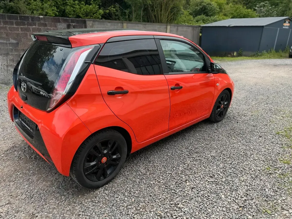 Gebraucht Toyota Aygo 70 PS (51 kW) 2014 Orange Kleinwagen