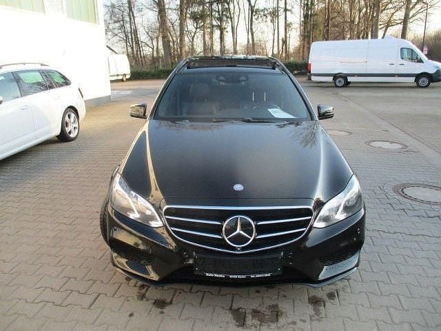 Gebraucht Mercedes E350 AMG 258 PS (189 kW) 2015 Schwarz Limousine