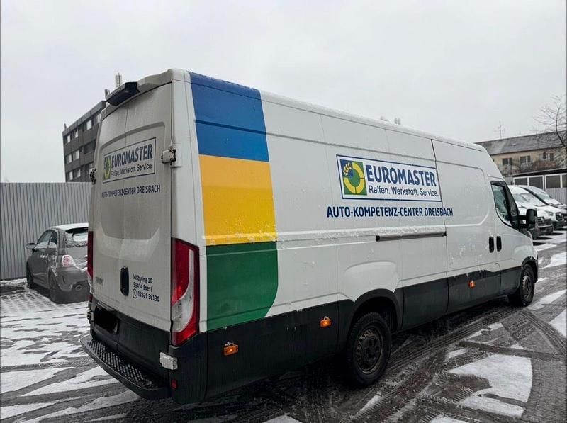 Gebraucht Iveco Daily 136 PS (100 kW) 2017 Weiß Van / Kleinbus