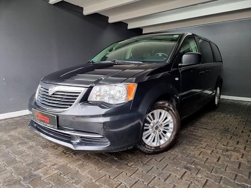 Schwarz Gebraucht 2014 Lancia Voyager Van / Kleinbus | 12.990 € (Fairer Preis) - Bild 1/4