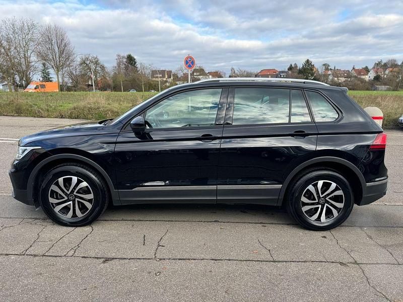 Gebraucht VW Tiguan Active 150 PS (110 kW) 2022 Schwarz SUV