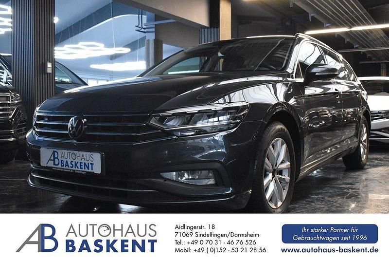 Gebraucht VW Passat 122 PS (89 kW) 2022 Grau Kombi