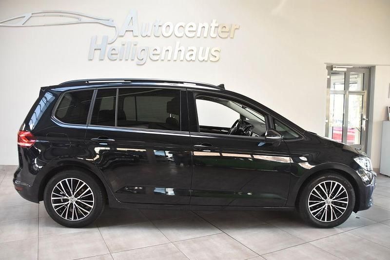 Gebraucht VW Touran Comfortline 150 PS (110 kW) 2017 Schwarz Van / Kleinbus