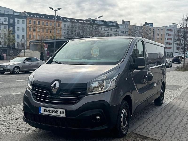 Gebraucht Renault Trafic Komfort 145 PS (106 kW) 2018 Grau Van / Kleinbus