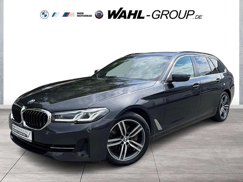 Grau Gebraucht 2022 BMW 520 Performance Kombi | 34.790 € (Teuer) - Bild 1/4