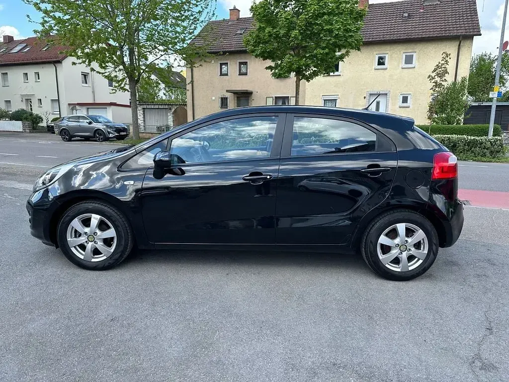 Używany Kia Rio Edition 7 86 KM (63 kW) 2012 Czarny Sedan/Limuzyna