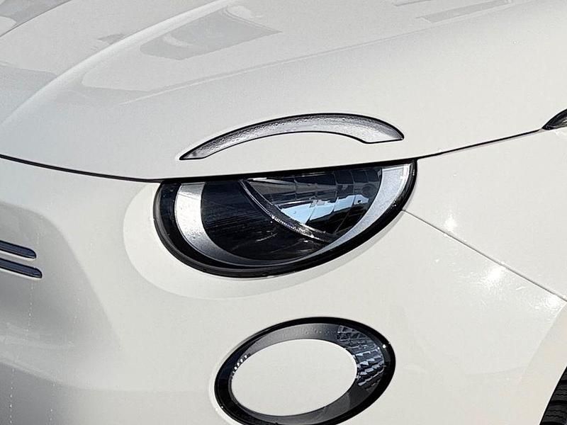 Gebraucht Fiat 500e Action 69 kW (95 PS) 2022 Weiß Limousine