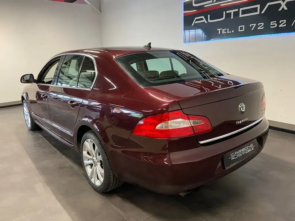 Gebraucht Skoda Superb Elegance 140 PS (102 kW) 2010 Violett Limousine