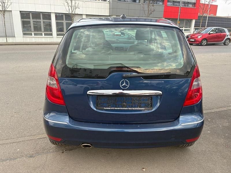 Gebraucht Mercedes A160 Avantgarde 95 PS (69 kW) 2012 Blau Limousine