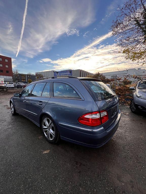 Gebraucht Mercedes E200 163 PS (119 kW) 2006 Blau Kombi