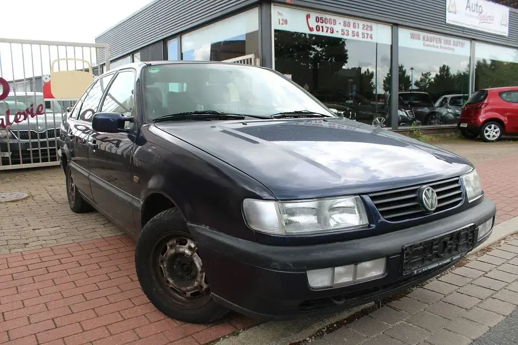 Gebraucht VW Passat 101 PS (74 kW) 1996 Blau Limousine