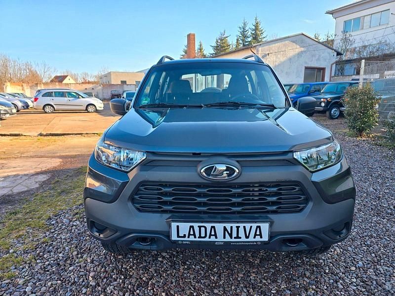 Gebraucht Lada Urban 83 PS (61 kW) 2023 Grau SUV