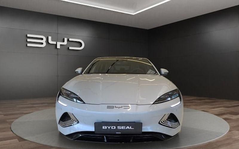 Neu BYD Seal Design 230 kW (313 PS) 2025 Grün Limousine