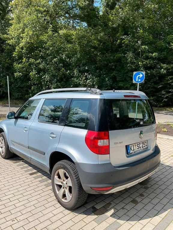 Silber Gebraucht 2009 Skoda Yeti Ambition SUV | 4.000 € (Fairer Preis) - Bild 1/4