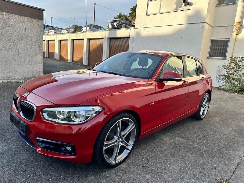 Rot Gebraucht 2016 BMW 118 Sport Line Kleinwagen | 12.700 € (Fairer Preis) - Bild 1/4
