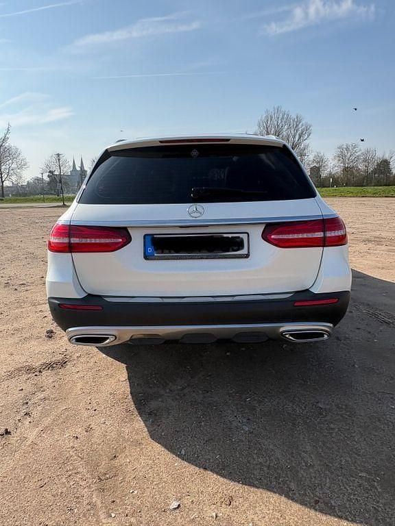 Gebraucht Mercedes E220 All-Terrain 194 PS (142 kW) 2017 Weiß Kombi