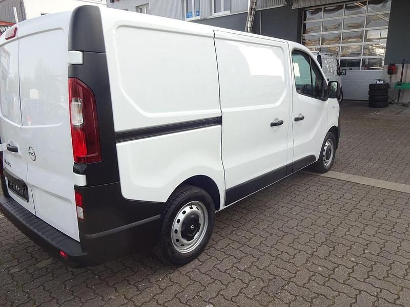 Gebraucht Opel Vivaro 120 PS (88 kW) 2018 Weiß Van / Kleinbus