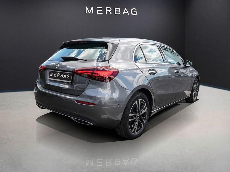 Gebraucht Mercedes A200 Advanced Plus 177 PS (130 kW) 2024 Mountaingrau Limousine