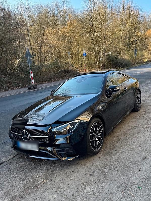 Schwarz Gebraucht 2023 Mercedes E220 AMG Coupé | 46.000 € (Guter Preis) - Bild 1/4