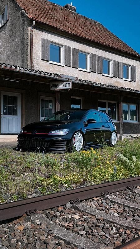 Schwarz Gebraucht 2015 VW Golf VII GTI Kleinwagen | 17.500 € - Bild 1/4