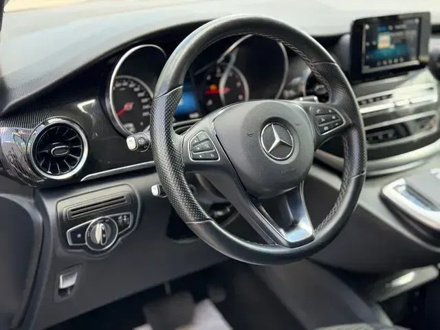 Gebraucht Mercedes V220 163 PS (119 kW) 2022 Weiß Van / Kleinbus