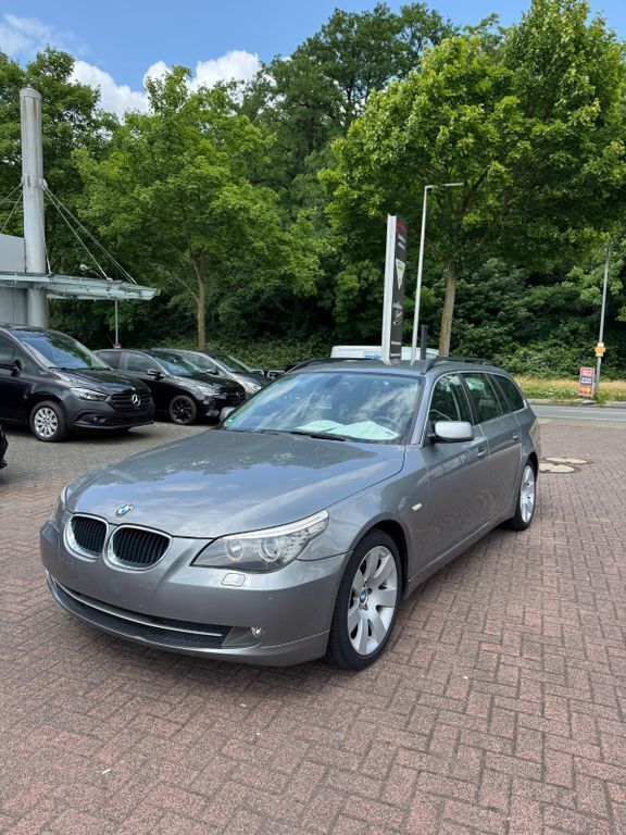 Grau Gebraucht 2008 BMW 520 Performance Kombi | 3.990 € (Guter Preis) - Bild 1/4