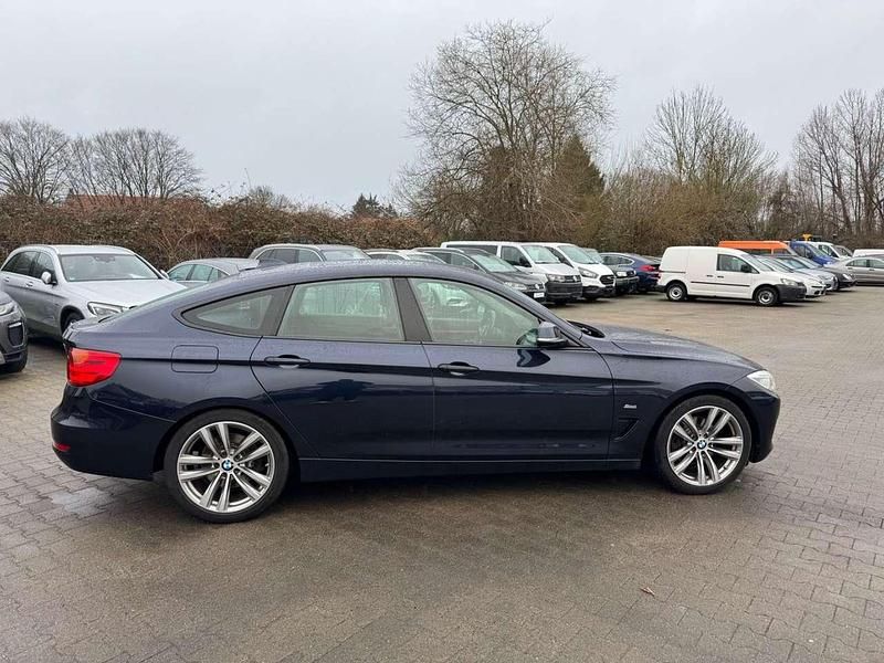 Second-hand BMW 330 258 CP (189 kW) 2015 Albastru Berlinǎ