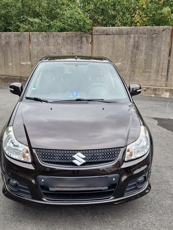 Braun Gebraucht 2012 Suzuki SX4 SUV | 5.100 € - Bild 1/4