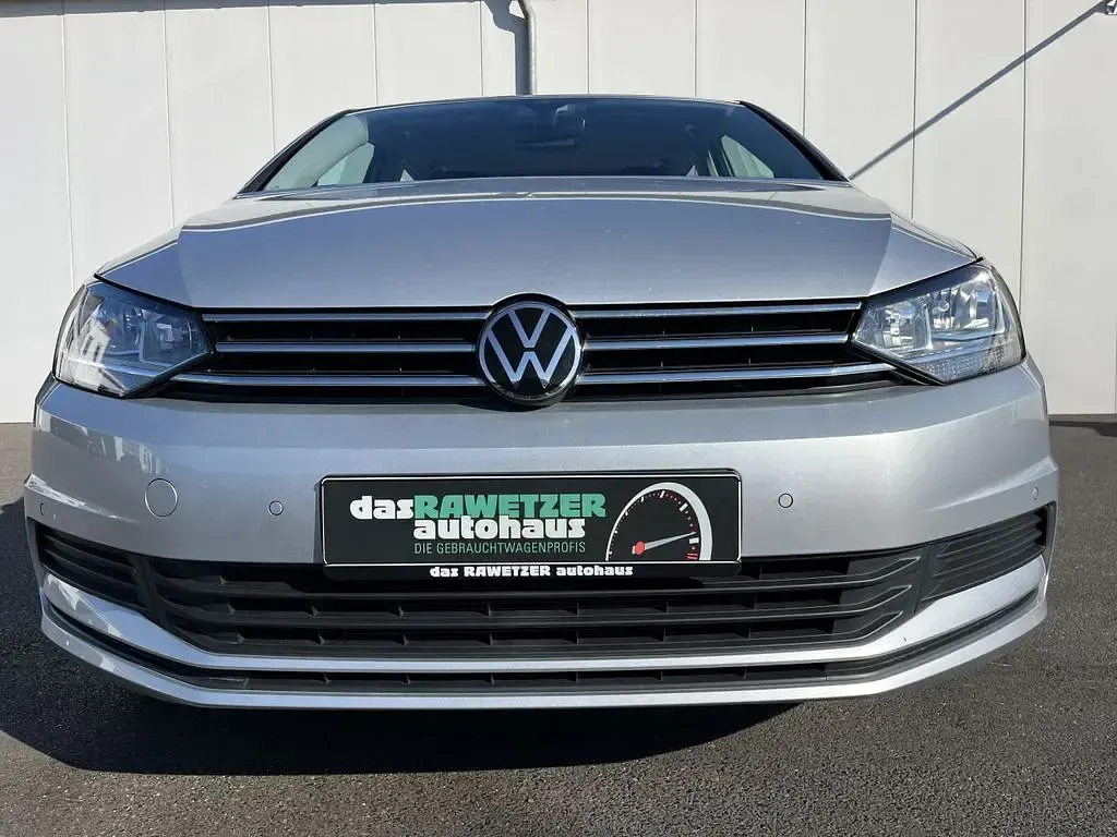 Gebraucht VW Touran Comfortline 150 PS (110 kW) 2023 Reflexsilber Van / Kleinbus