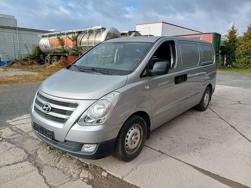 Grau Gebraucht 2017 Hyundai H-1 Van | 17.000 € (Fairer Preis) - Bild 1/4