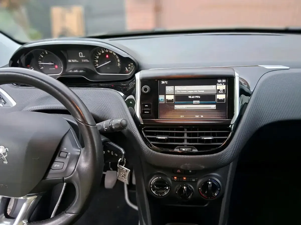 Gebraucht Peugeot 2008 82 PS (60 kW) 2017 Weiß SUV