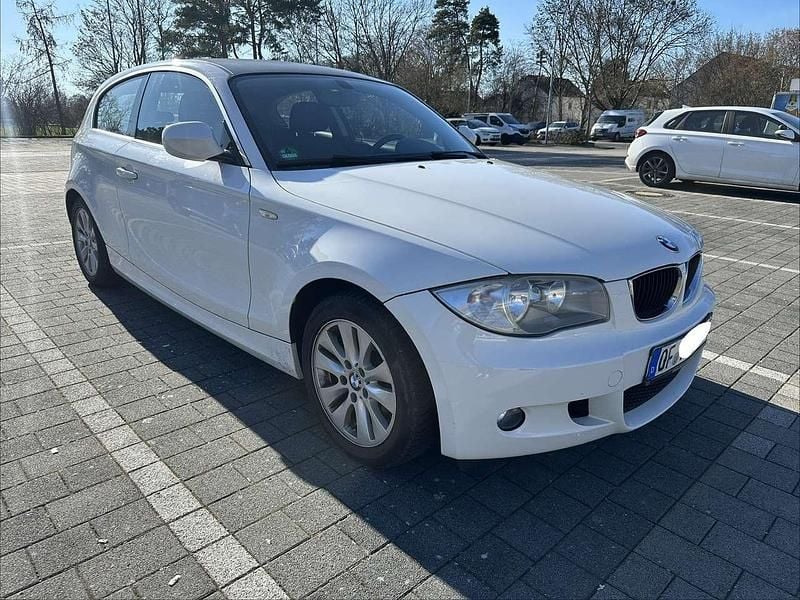 Gebraucht BMW 116 122 PS (89 kW) 2010 Weiß Kleinwagen
