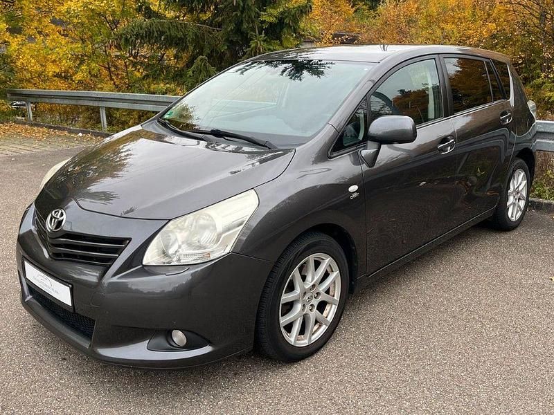 Grau Gebraucht 2009 Toyota Verso Executive Van / Kleinbus | 6.590 € (Fairer Preis) - Bild 1/4