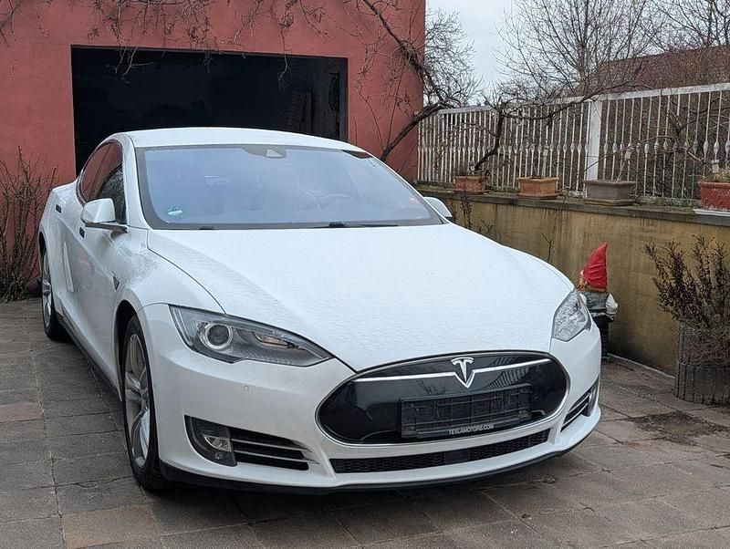 Weiß Gebraucht 2016 Tesla Model S Kleinwagen | 22.100 € (Fairer Preis) - Bild 1/4