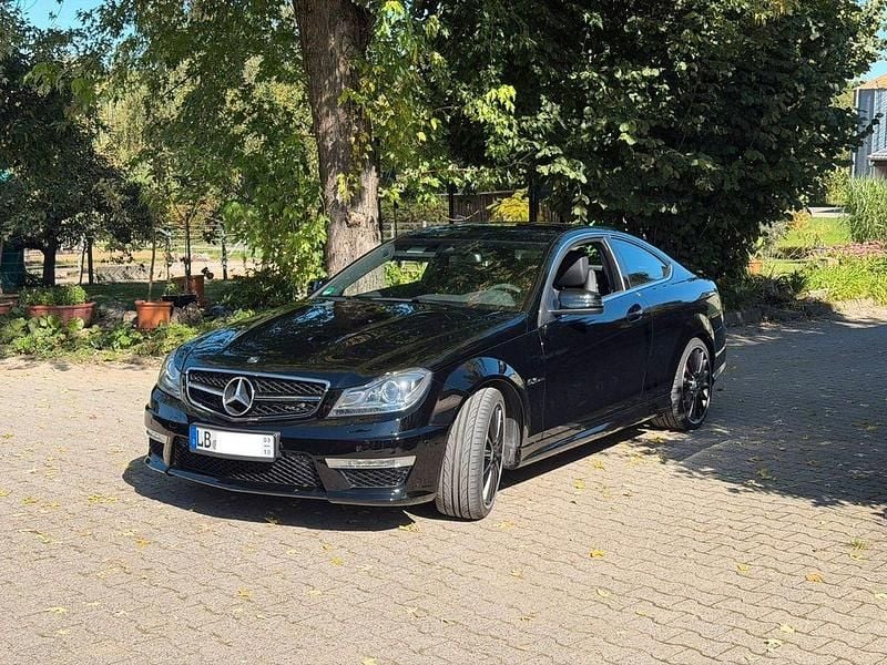 Schwarz Gebraucht 2013 Mercedes C63 AMG AMG Coupé | 71.700 € - Bild 1/4