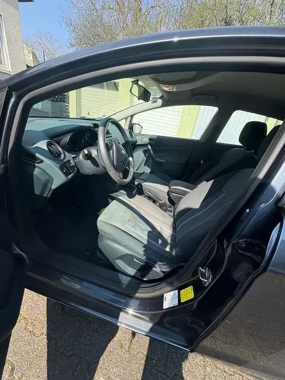 Gebraucht Ford Fiesta Trend 60 PS (44 kW) 2010 Grau Limousine