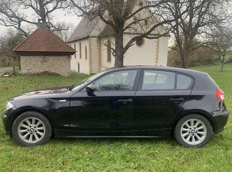 Gebraucht BMW 118 122 PS (89 kW) 2005 Schwarz Kleinwagen