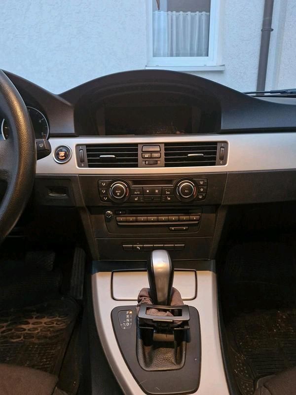 Gebraucht BMW 318 143 PS (105 kW) 2010 Kombi