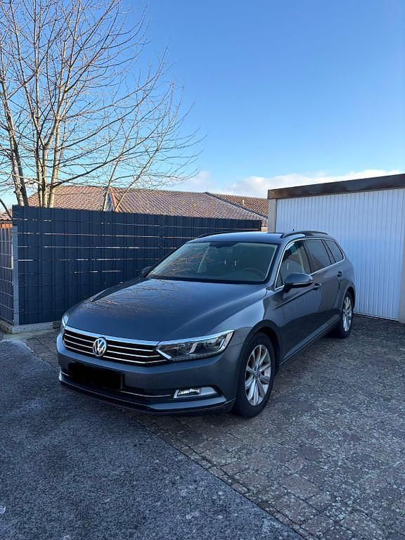 Grau Gebraucht 2016 VW Passat Comfortline Kombi | 10.100 € (Fairer Preis) - Bild 1/4