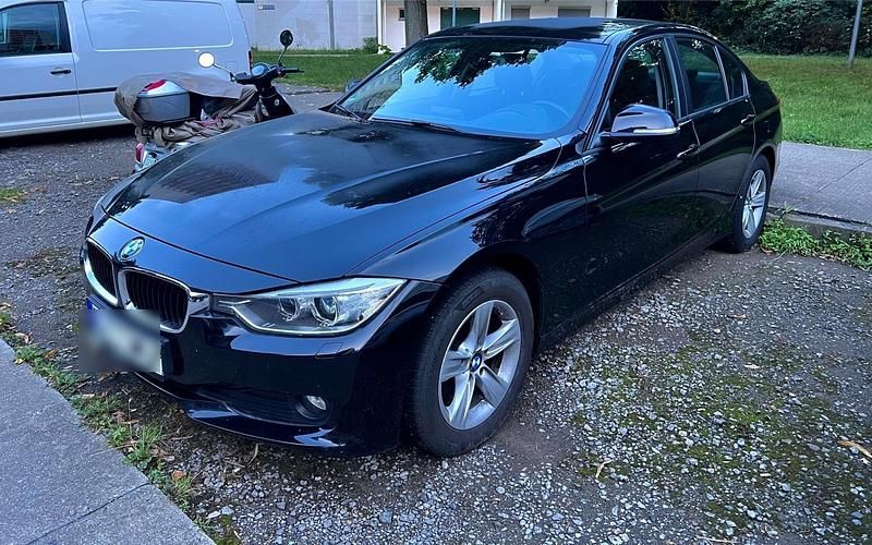 Schwarz Gebraucht 2013 BMW 318 Limousine | 8.900 € (Superpreis) - Bild 1/4