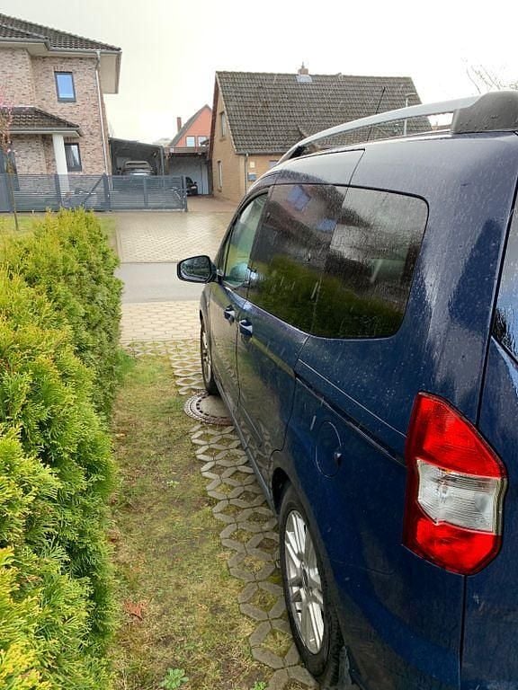Gebraucht Ford Tourneo Courier Titanium 101 PS (74 kW) 2017 Blau Van / Kleinbus